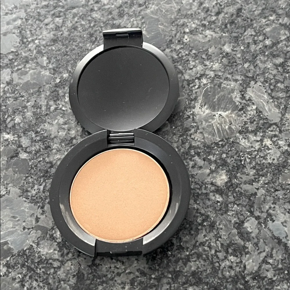 Bare Minerals Endless Summer Bronzer in Warmth natural looking less pore finish